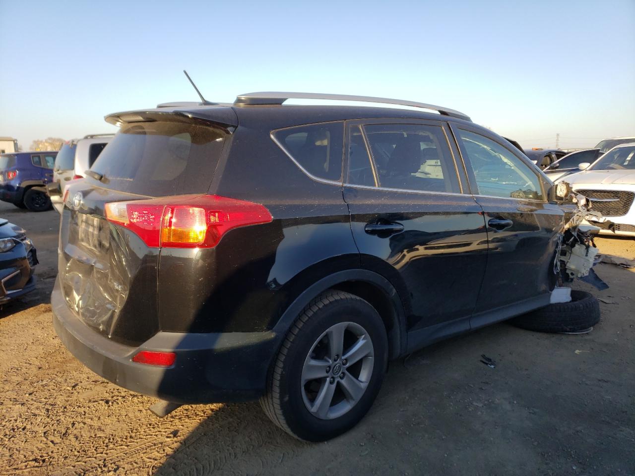 Image 3 of 2015 TOYOTA RAV4 XLE 2015 with VIN 2T3WFREV9FW153014