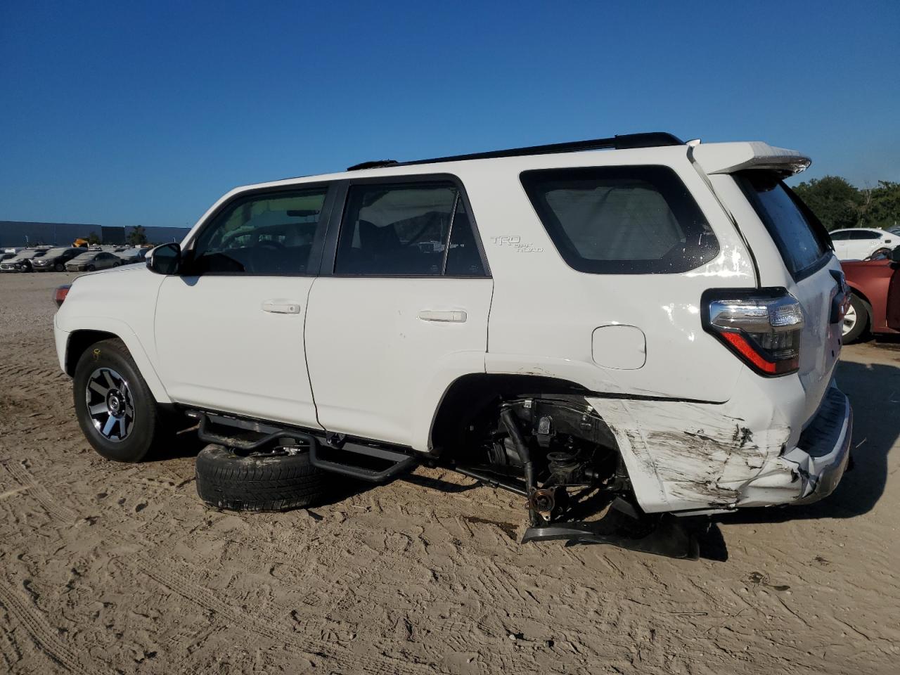 Изображение 2 2022 TOYOTA 4RUNNER SR5 PREMIUM 2022 с VIN JTERU5JR2N6080018