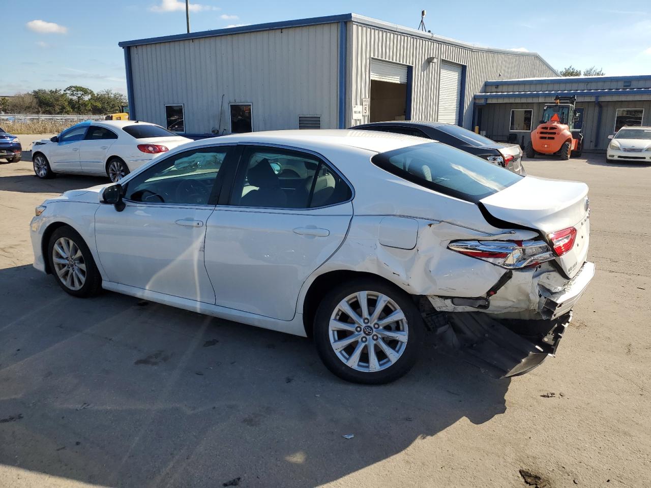 Obraz 2 z 2018 TOYOTA CAMRY L 2018 z VIN 4T1B11HK7JU637281