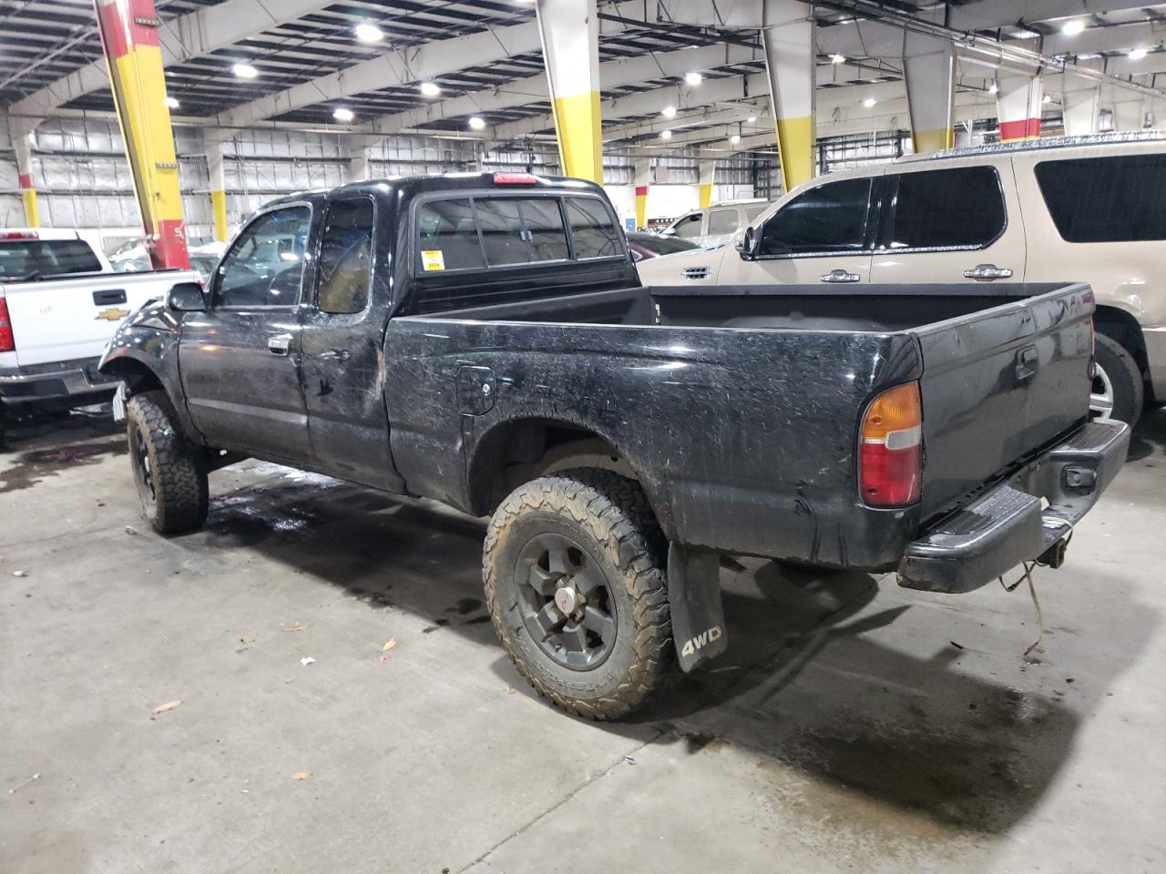 Image 2 of 2000 TOYOTA TACOMA XTRACAB 2000 with VIN 5TEWN72N4YZ717705