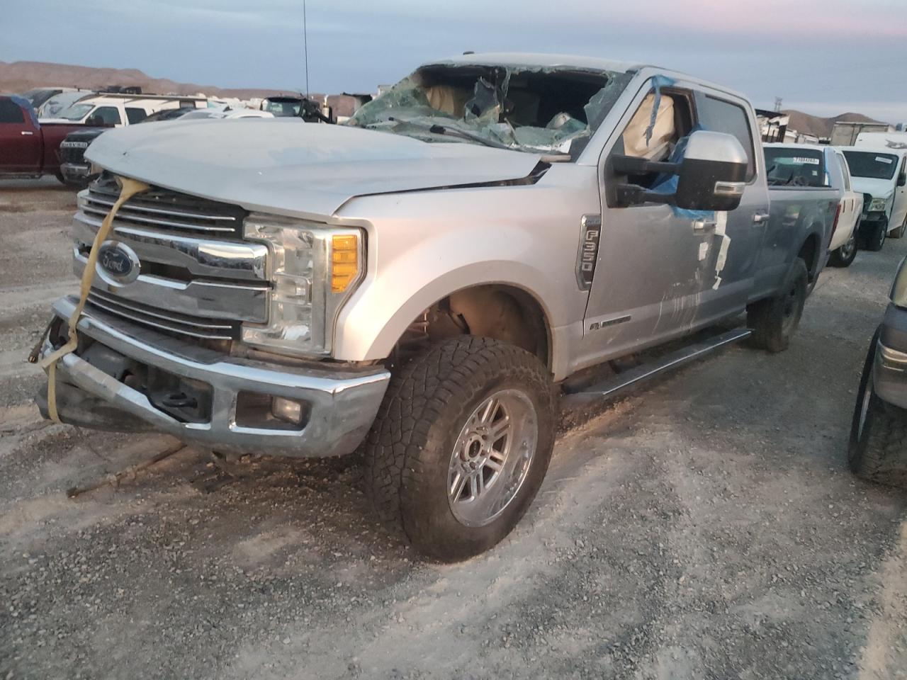 Image 2 of Ford F350 Super Duty 2017 with VIN 1FT8W3BT1HEC14729