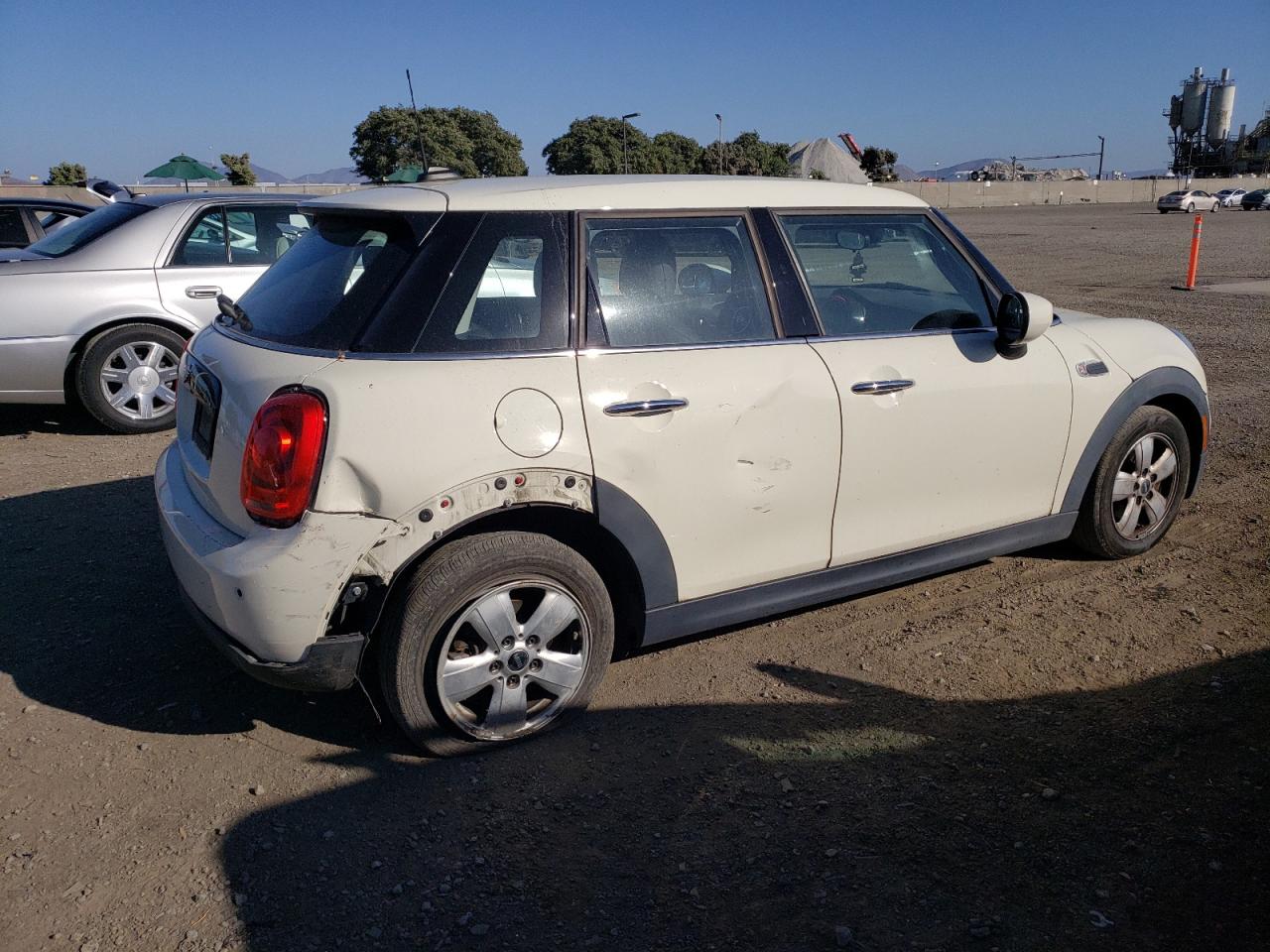 Image 3 of 2021 MINI COOPER  2021 with VIN WMWXU7C0XM2M94107