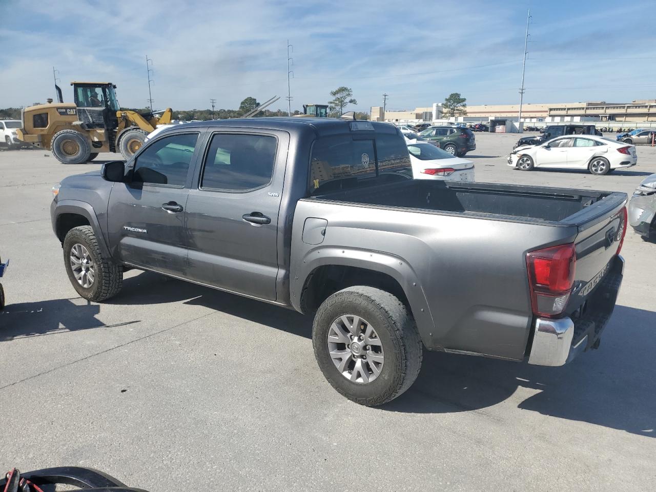 Image 2 of 2018 TOYOTA TACOMA DOUBLE CAB 2018 with VIN 5TFCZ5AN0JX128239