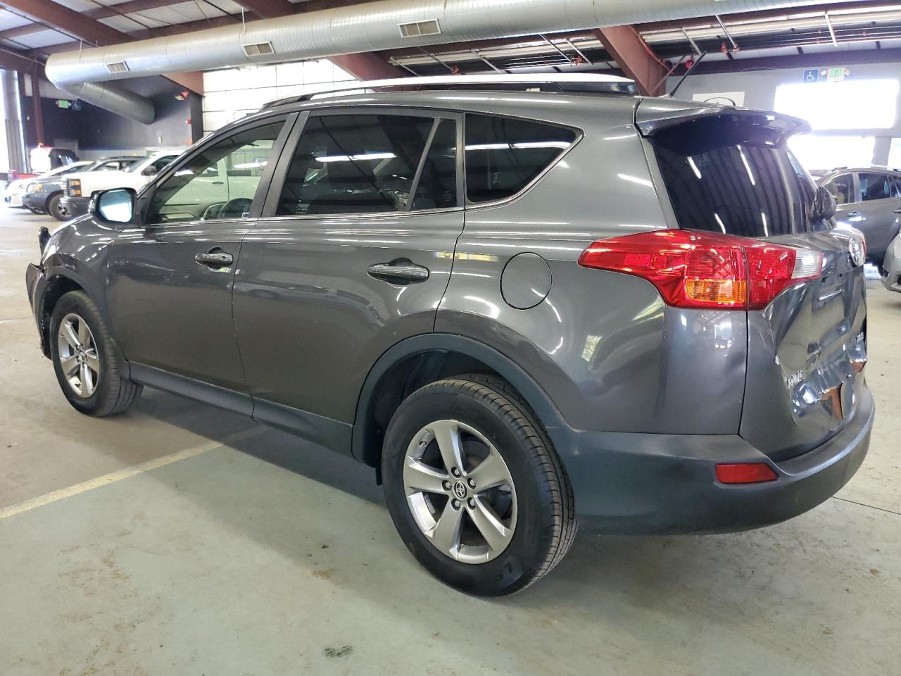 Obraz 2 z 2015 TOYOTA RAV4 XLE 2015 z VIN JTMWFREV3FJ026435