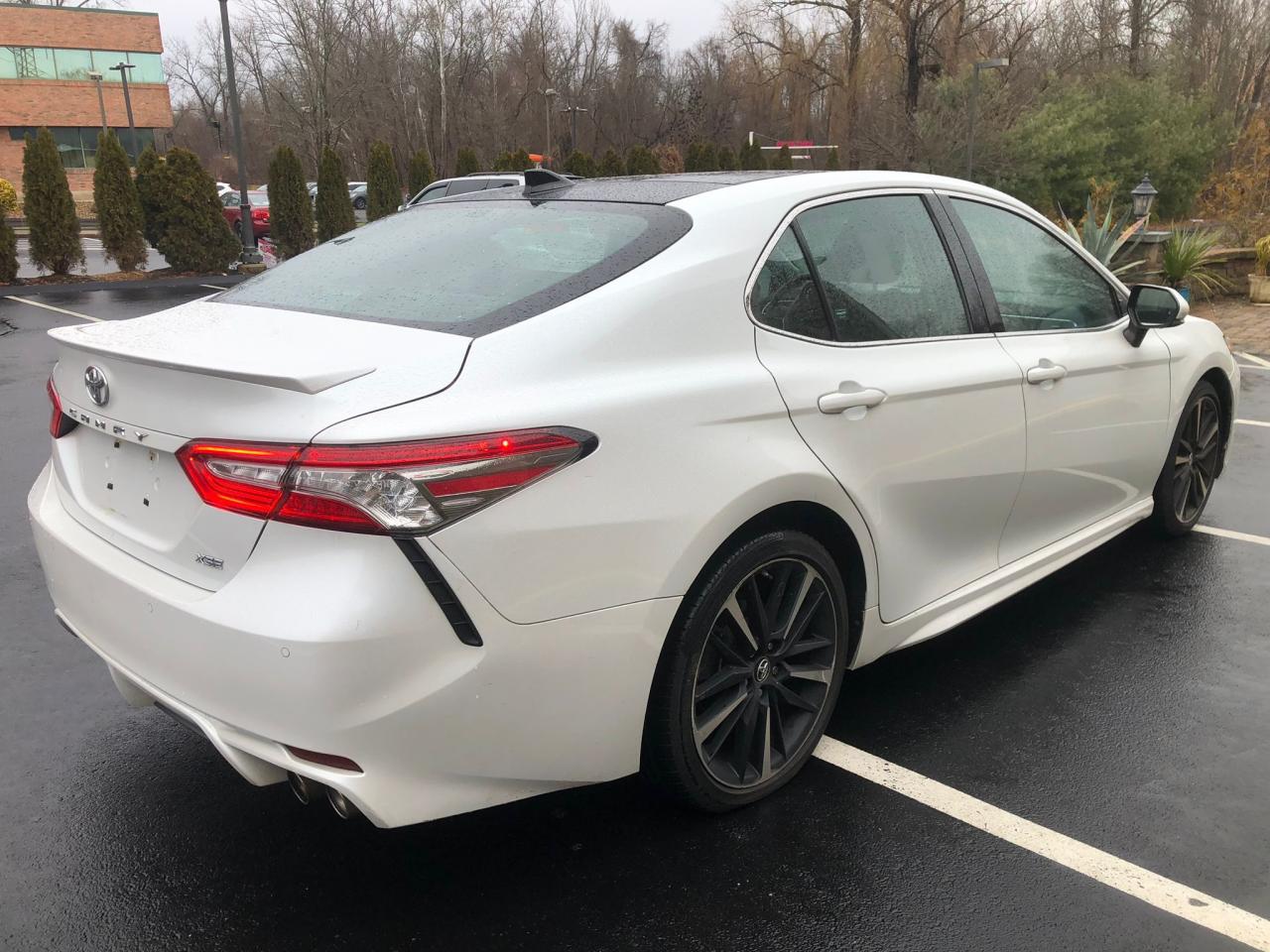 Image 3 of 2018 TOYOTA CAMRY XSE 2018 with VIN 4T1B61HKXJU055452
