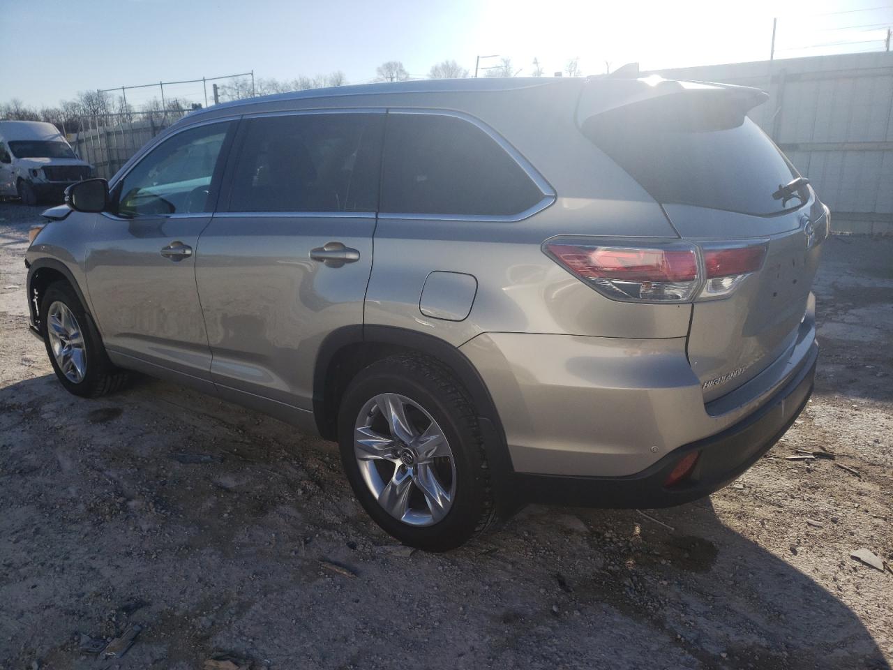 Image 2 of 2016 TOYOTA HIGHLANDER LIMITED 2016 with VIN 5TDDKRFH3GS282283