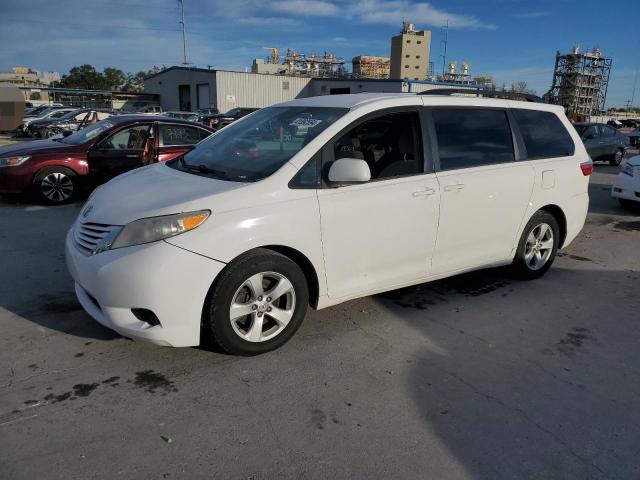 2015 TOYOTA SIENNA LE 2015 image