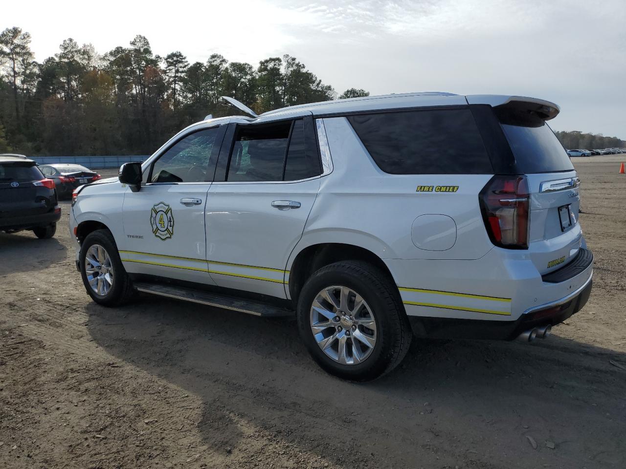 Obraz 2 z 2021 CHEVROLET TAHOE C1500 PREMIER 2021 z VIN 1GNSCSKD7MR235368