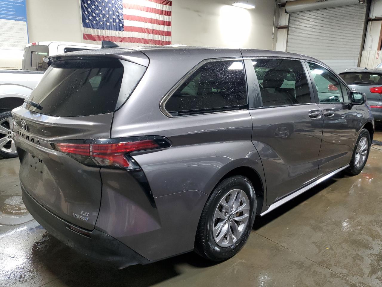 Image 3 of 2022 TOYOTA SIENNA LE 2022 with VIN 5TDKRKEC0NS075931