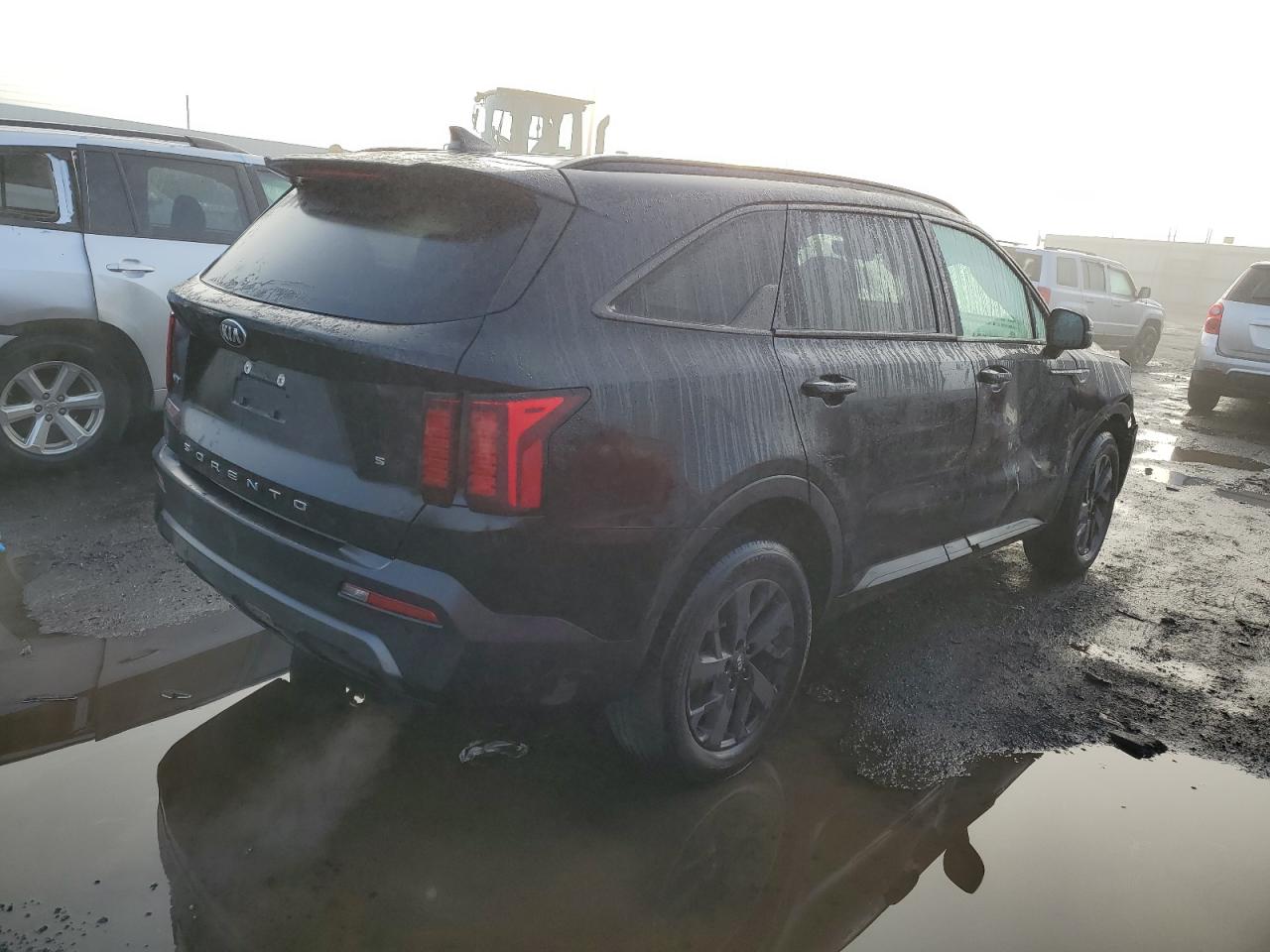Image 3 of 2021 KIA SORENTO S 2021 with VIN 5XYRLDLC2MG074015