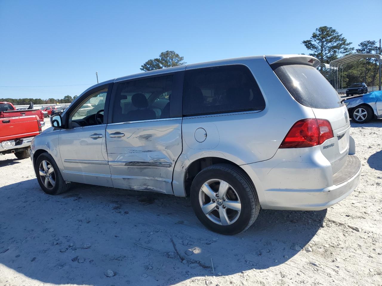 Image 2 of 2009 VOLKSWAGEN ROUTAN SE 2009 with VIN 2V8HW34149R595111