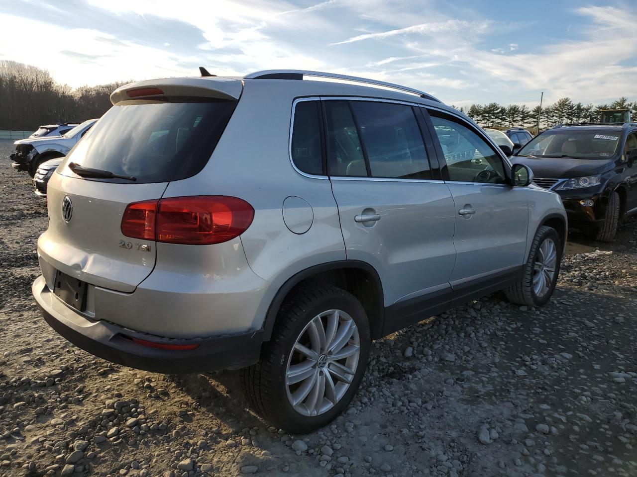 Image 3 of 2015 VOLKSWAGEN TIGUAN S 2015 with VIN WVGAV7AX1FW592021