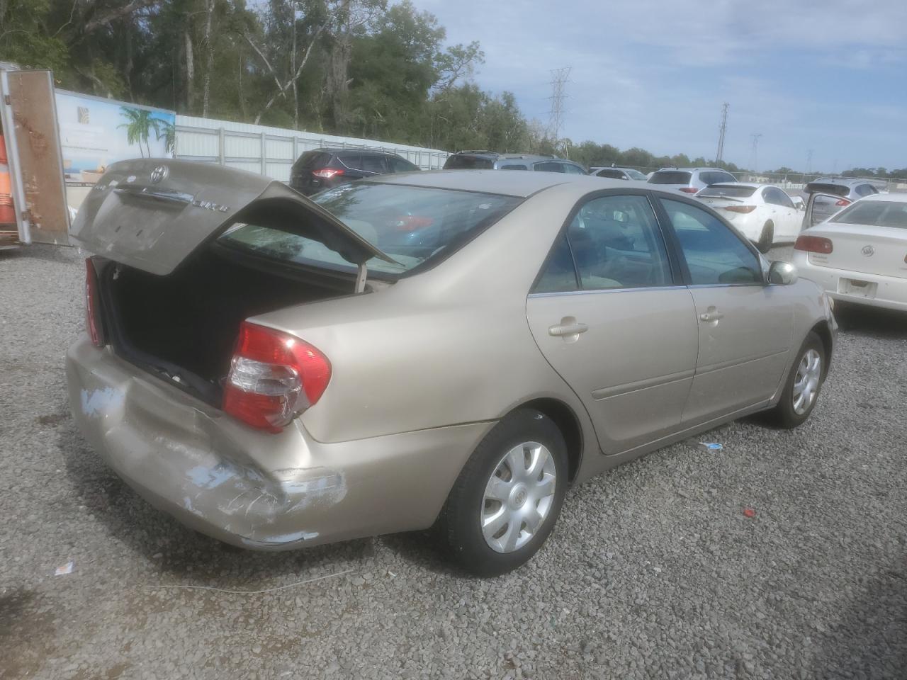 Image 3 of 2004 TOYOTA CAMRY LE 2004 with VIN 4T1BE32K94U904465
