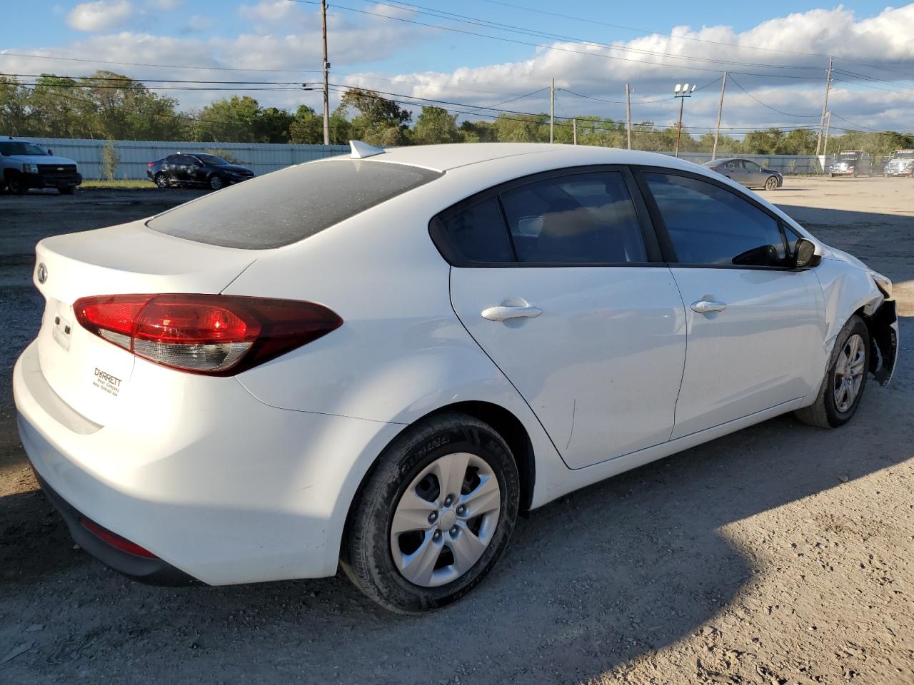 Image 3 of 2017 KIA FORTE LX 2017 with VIN 3KPFK4A7XHE125887