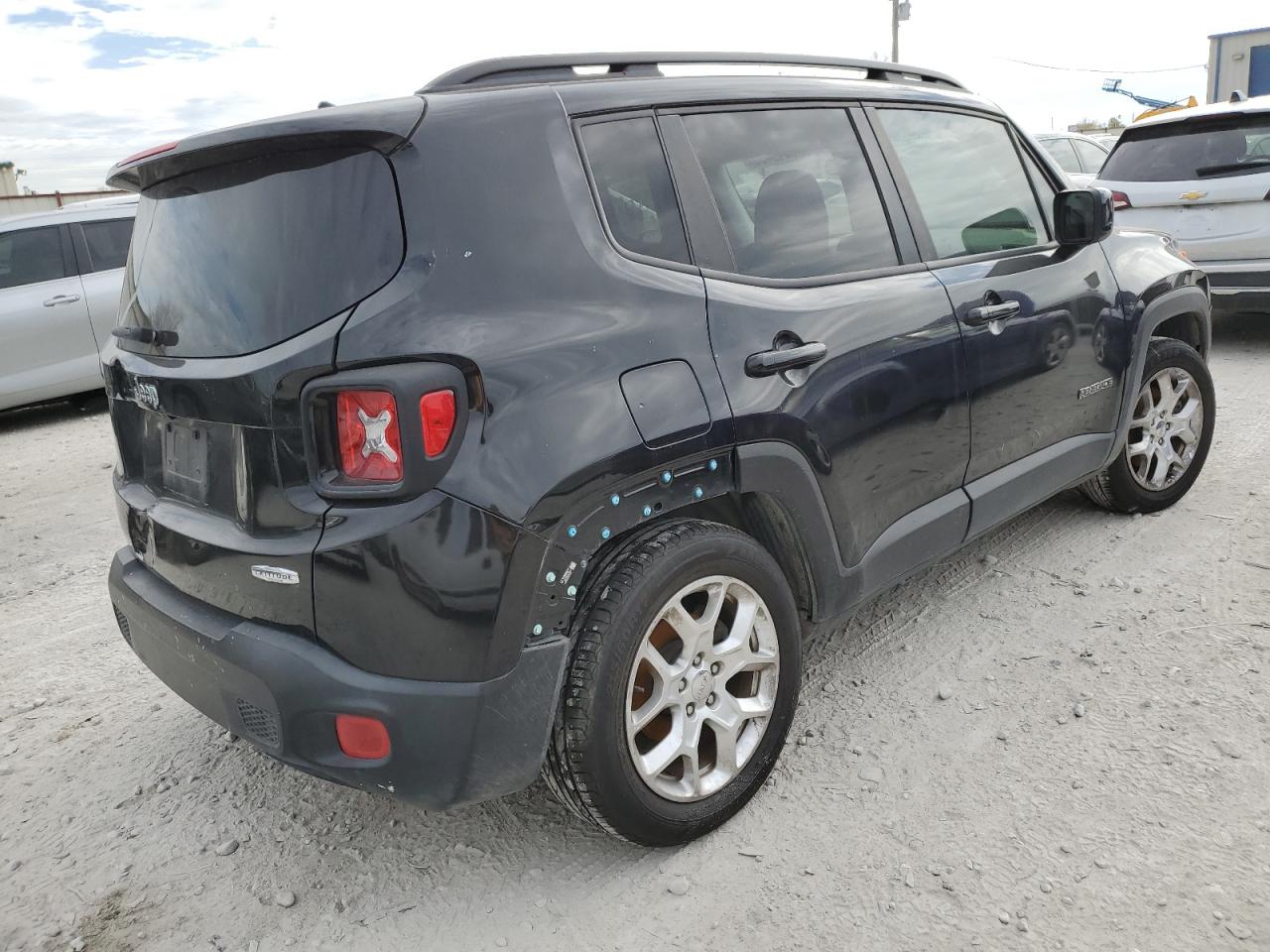 Obraz 3 z 2017 JEEP RENEGADE LATITUDE 2017 z VIN ZACCJABB4HPG26848
