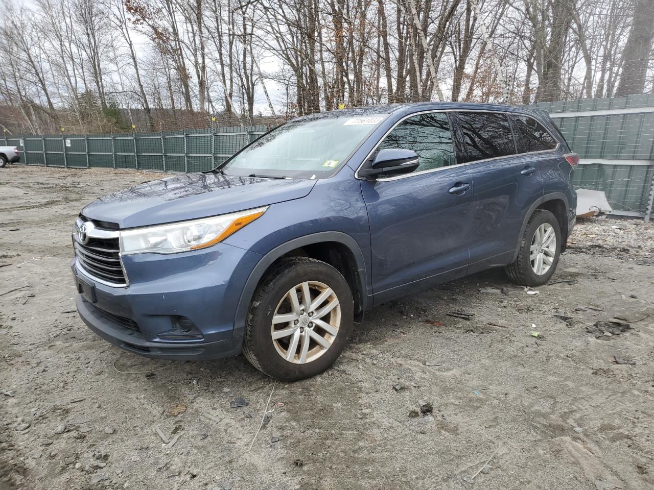 Image 1 of 2015 TOYOTA HIGHLANDER LE 2015 with VIN 5TDBKRFHXFS126618