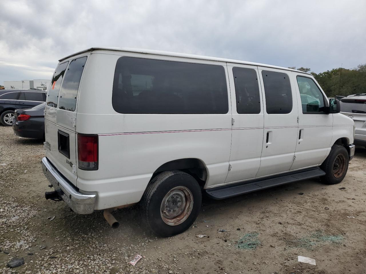 Image 3 of 2011 FORD ECONOLINE E350 SUPER DUTY WAGON 2011 with VIN 1FBNE3BL7BDB07613