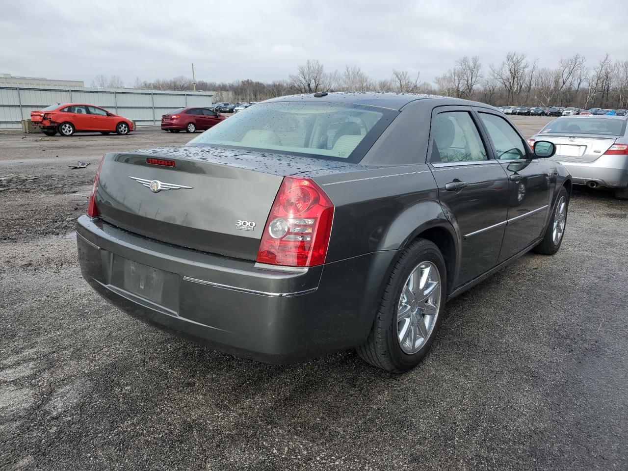 Image 3 of Chrysler 300 Touring 2009 with VIN 2C3KA53V79H610419