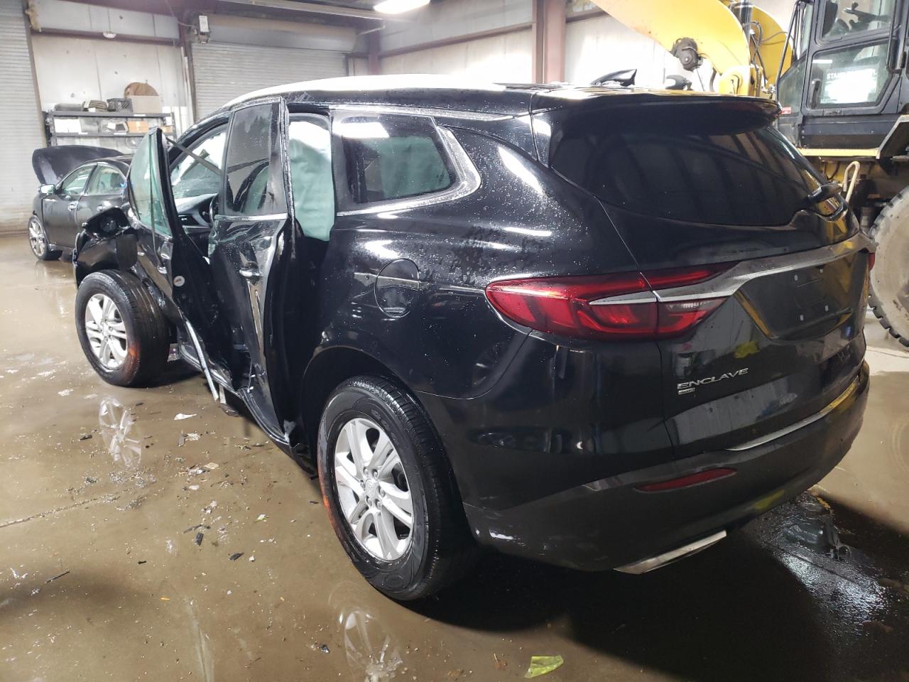Изображение 2 2021 BUICK ENCLAVE ESSENCE 2021 с VIN 5GAEVAKW7MJ131006