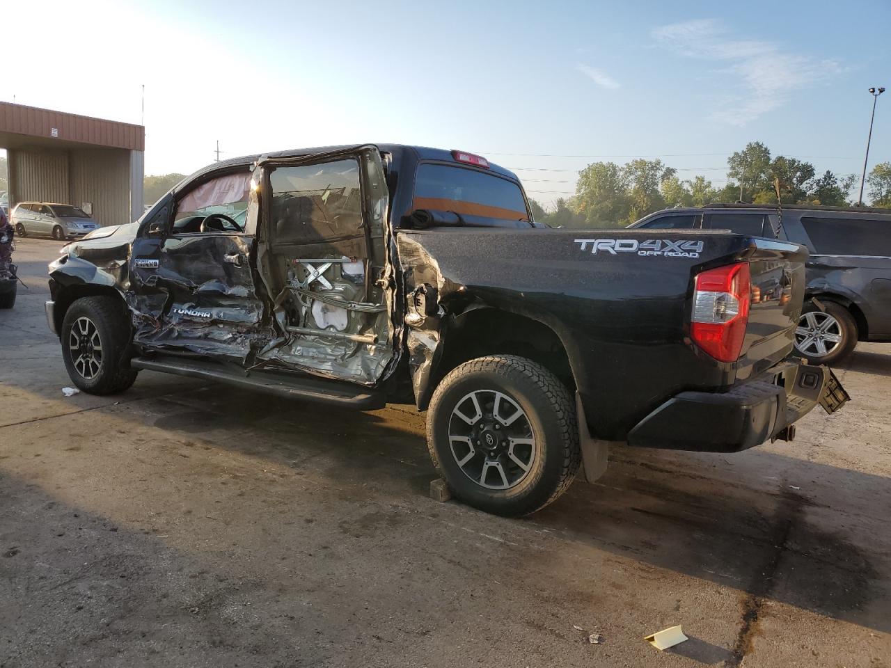 Изображение 2 2014 TOYOTA TUNDRA CREWMAX LIMITED 2014 с VIN 5TFHW5F17EX375641