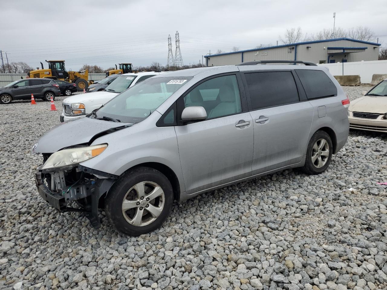 2012 TOYOTA SIENNA LE 2012 image