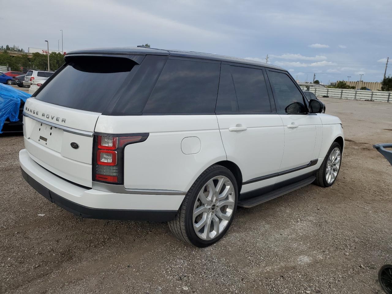 Image 3 of 2015 LAND ROVER RANGE ROVER SUPERCHARGED 2015 with VIN SALGS2TF8FA214086