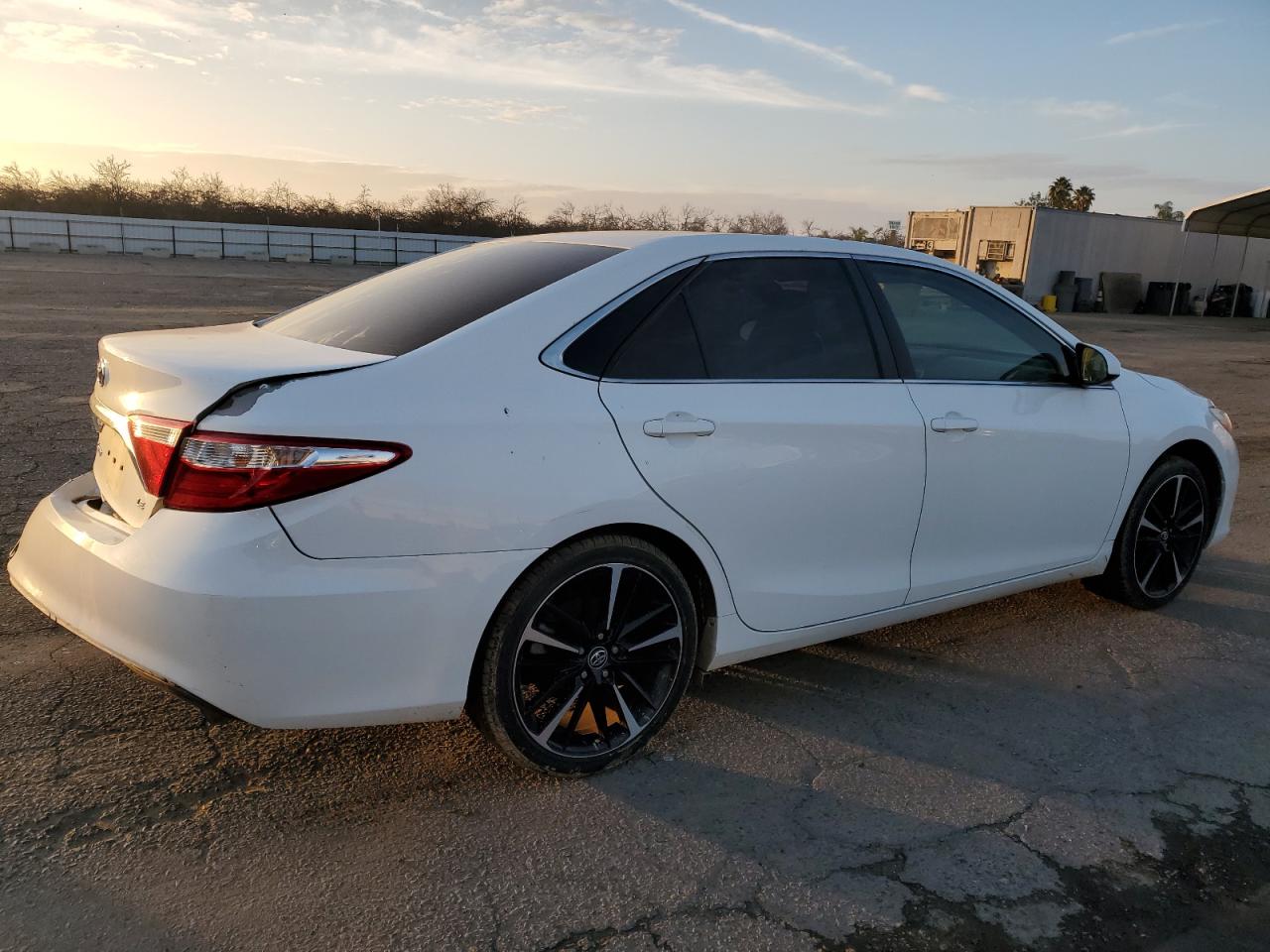 Изображение 3 2015 TOYOTA CAMRY LE 2015 с VIN 4T4BF1FK8FR477378