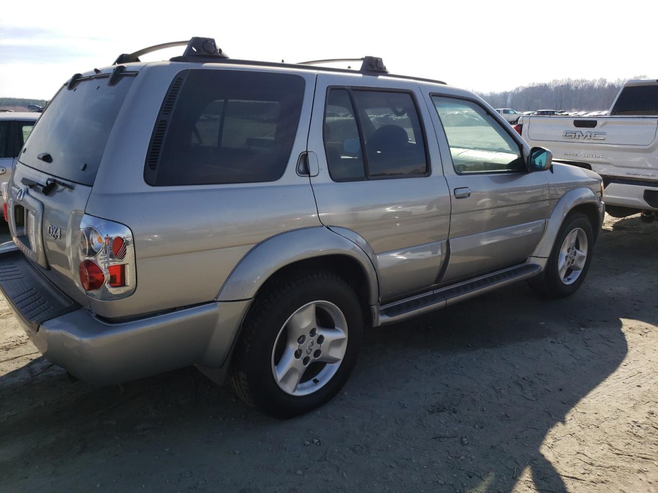 Image 3 of 2001 INFINITI QX4  2001 with VIN JNRDR07Y61W102226