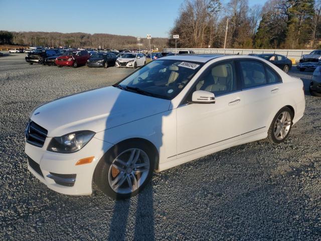 Obraz 1 z 2014 MERCEDES-BENZ C 250 2014 z VIN WDDGF4HB3ER306791