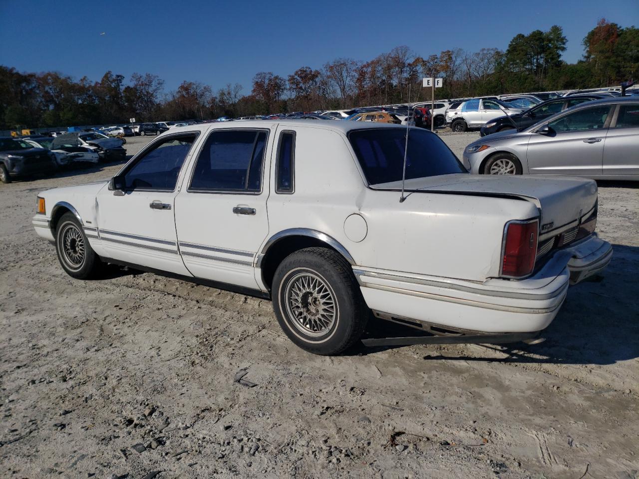 Obraz 2 z 1991 LINCOLN TOWN CAR EXECUTIVE 1991 z VIN 1LNCM81W4MY750930