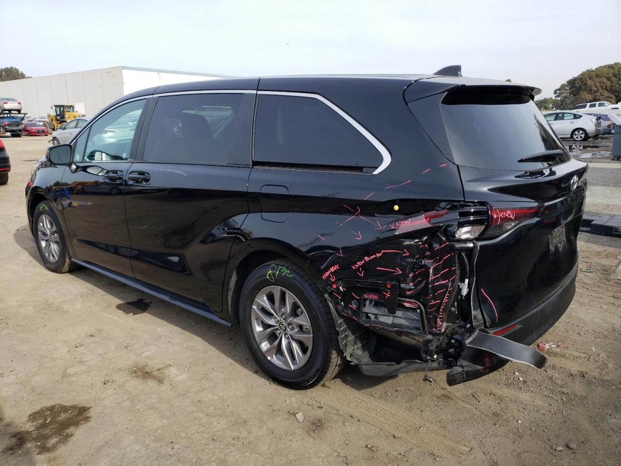Image 2 of 2023 TOYOTA SIENNA LE 2023 with VIN 5TDKRKEC8PS163743