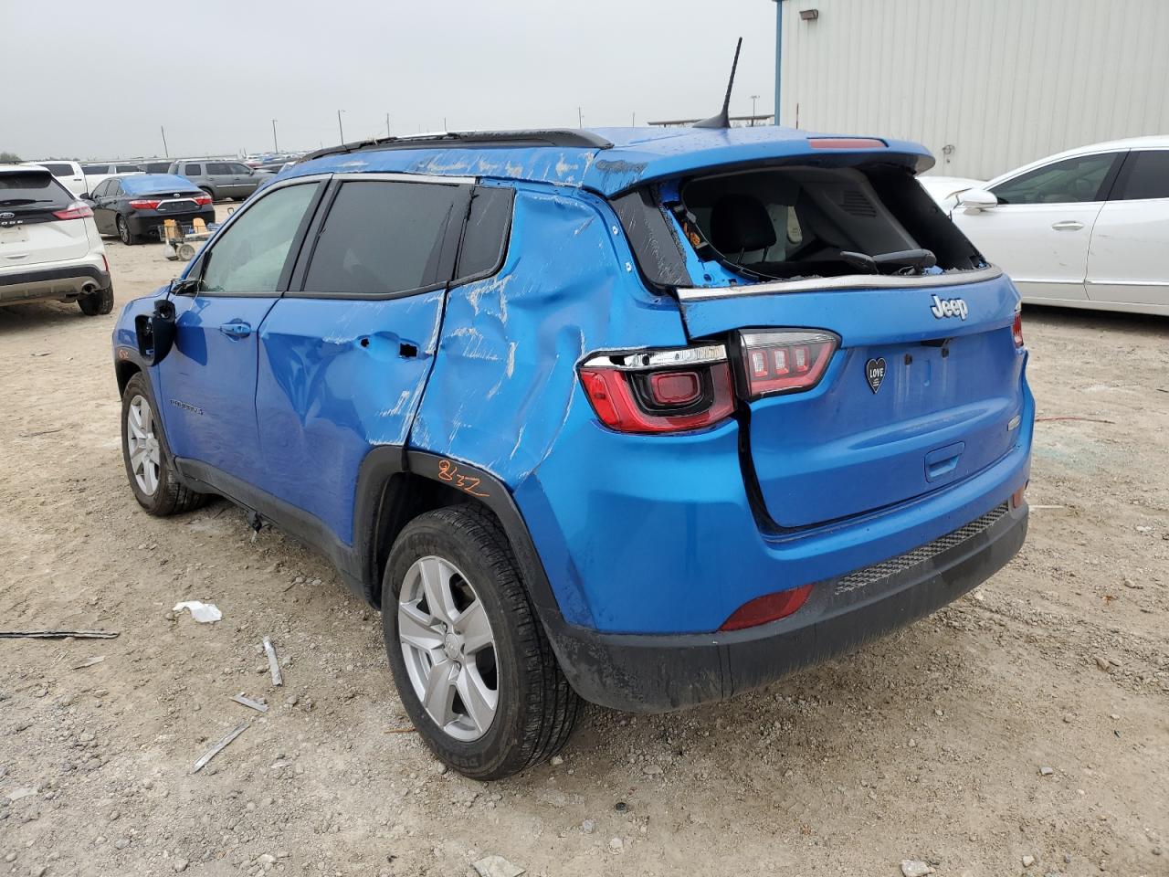 Obraz 2 z 2022 JEEP COMPASS LATITUDE 2022 z VIN 3C4NJCBB4NT235224