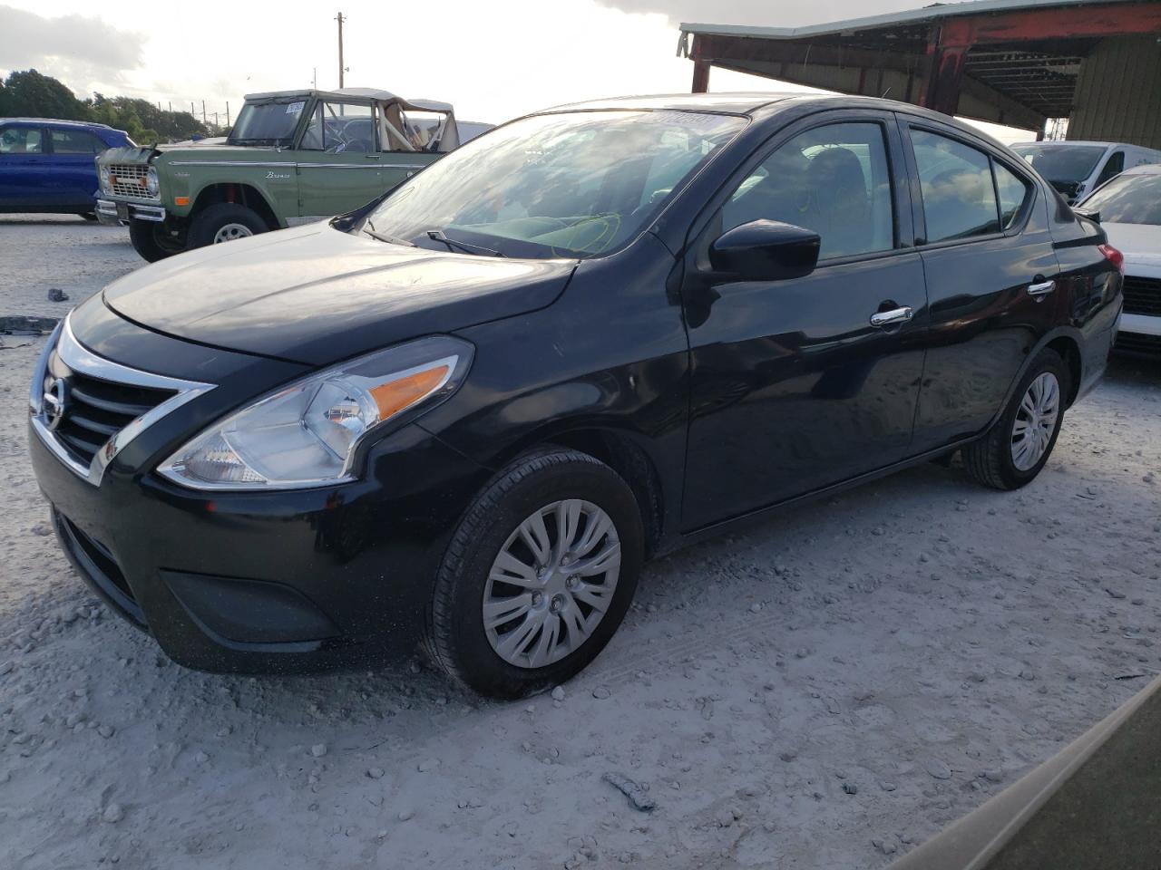 Obraz 1 z 2018 NISSAN VERSA S 2018 z VIN 3N1CN7AP2JL802849