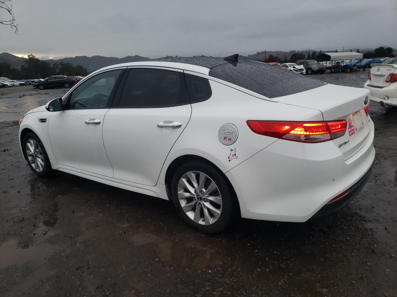 Изображение 2 2016 KIA OPTIMA EX 2016 с VIN 5XXGU4L32GG074545