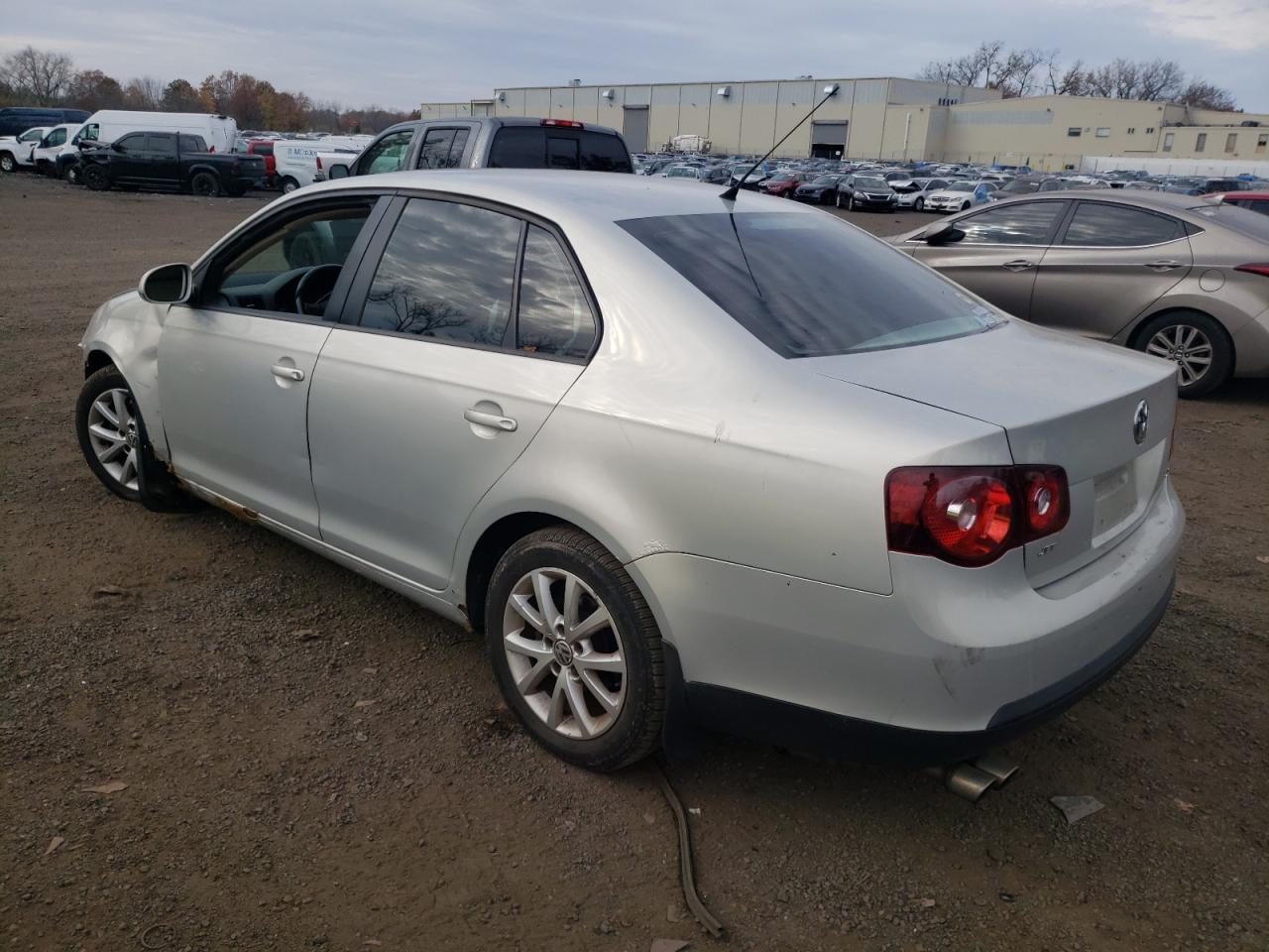 Obraz 2 z 2010 VOLKSWAGEN JETTA SE 2010 z VIN 3VWRZ7AJ0AM137772