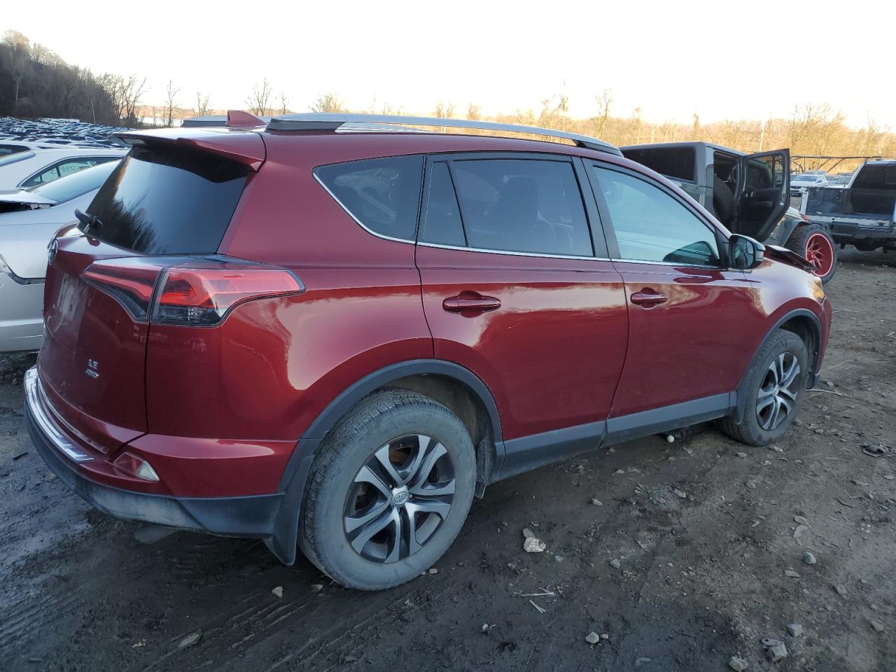 Image 3 of 2018 TOYOTA RAV4 LE 2018 with VIN 2T3BFREV2JW841427