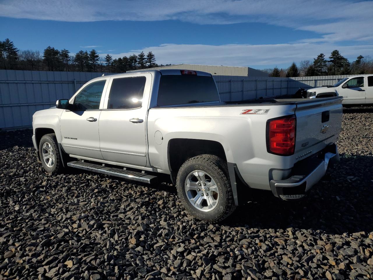 Image 2 of 2017 CHEVROLET SILVERADO K1500 LT 2017 with VIN 3GCUKREC9HG109762
