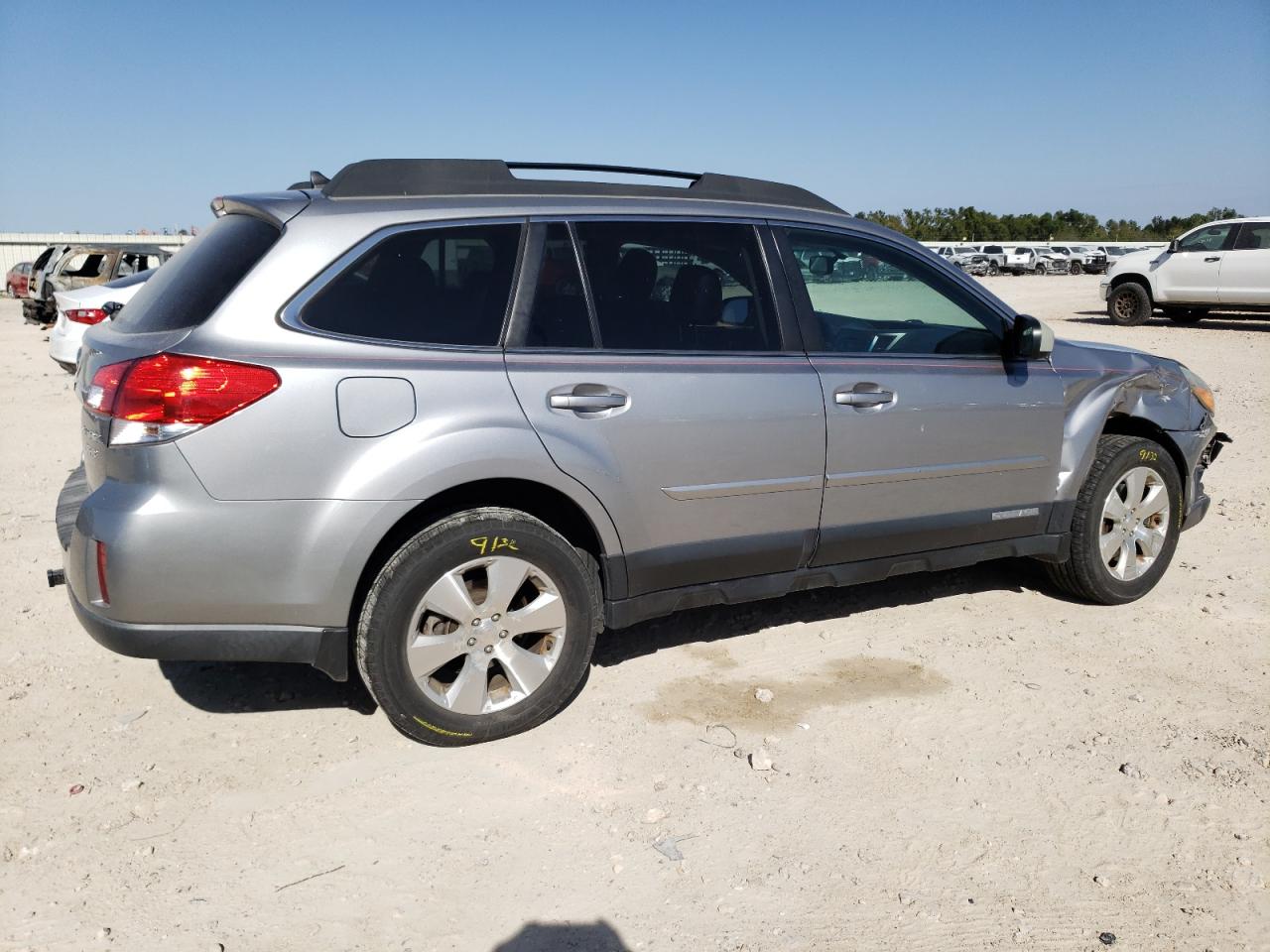 Image 3 of Subaru Outback 3.6R Limited 2011 with VIN 4S4BRDKC6B2399805