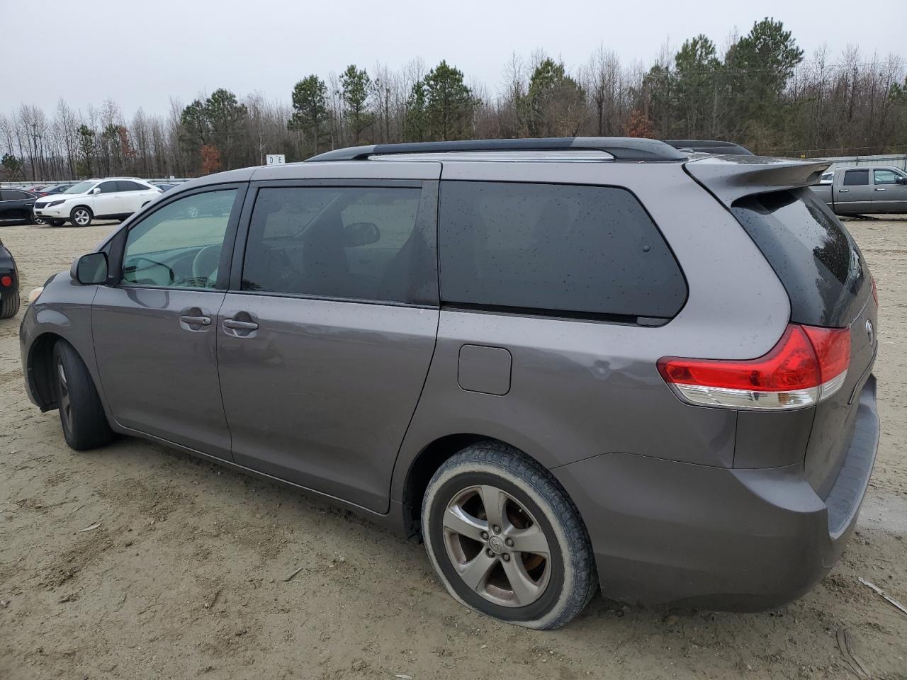 Obraz 2 z 2014 TOYOTA SIENNA LE 2014 z VIN 5TDKK3DC7ES515459