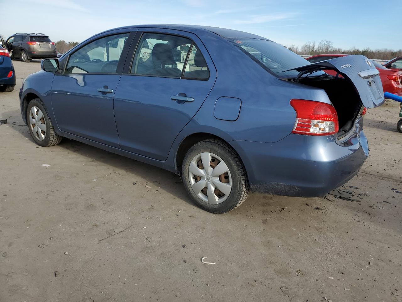Obraz 2 z 2007 TOYOTA YARIS  2007 z VIN JTDBT923971042604