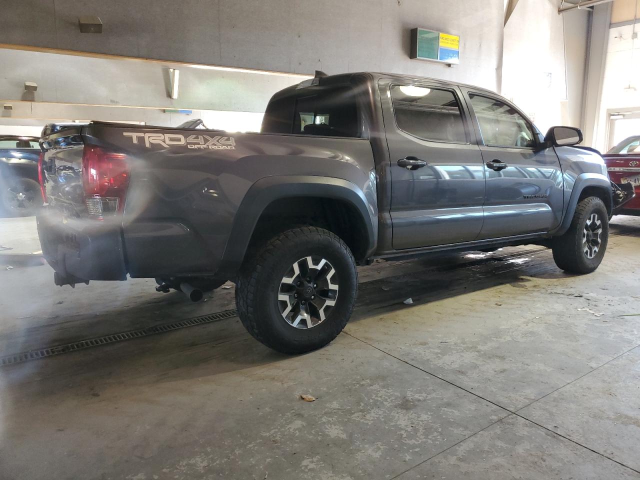 Изображение 3 2017 TOYOTA TACOMA DOUBLE CAB 2017 с VIN 5TFCZ5AN9HX108582