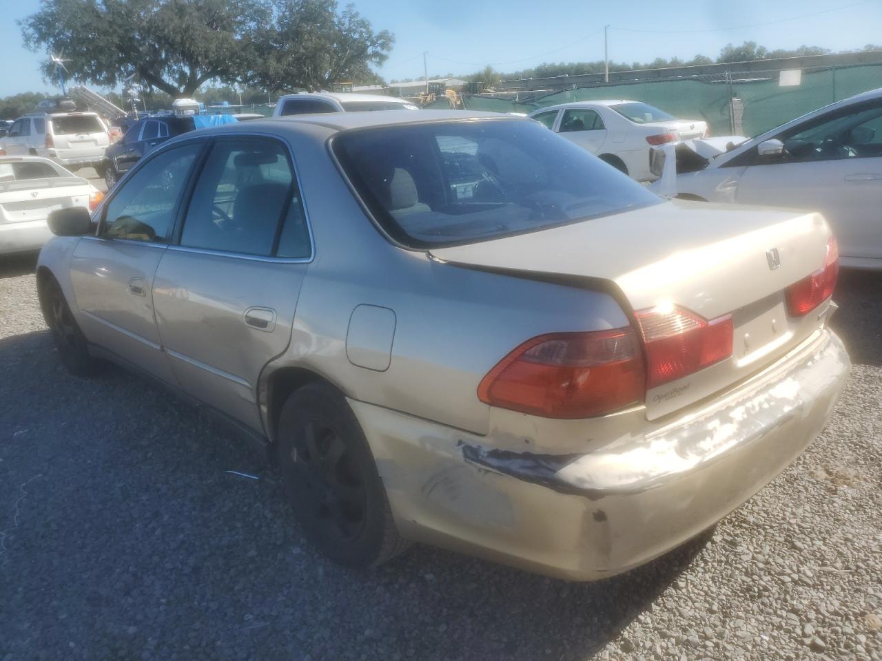 Image 2 of 2000 HONDA ACCORD SE 2000 with VIN 1HGCG6698YA069169