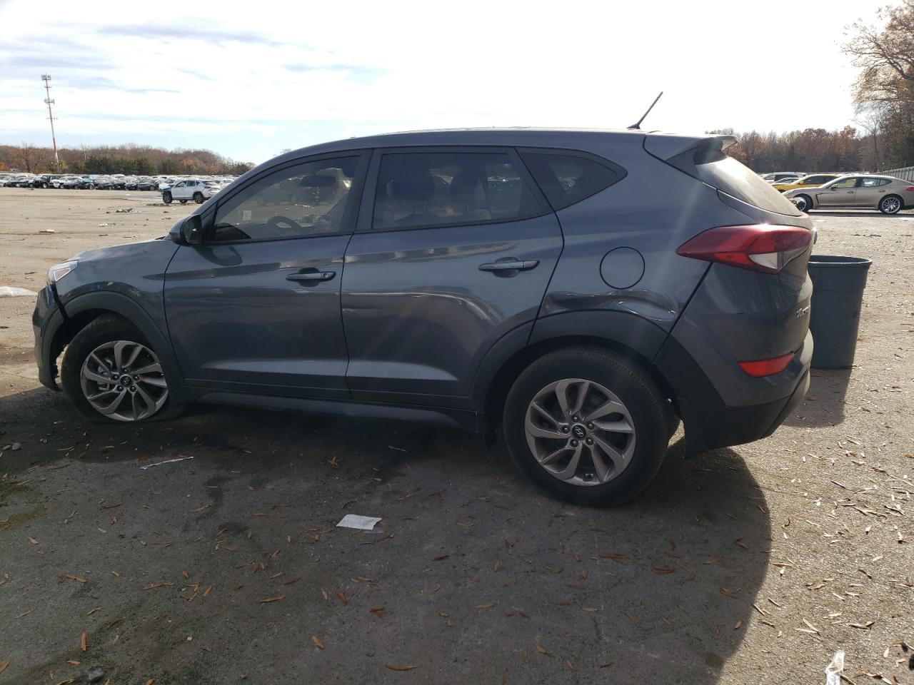 Image 2 of 2018 HYUNDAI TUCSON SE 2018 with VIN KM8J2CA40JU679243