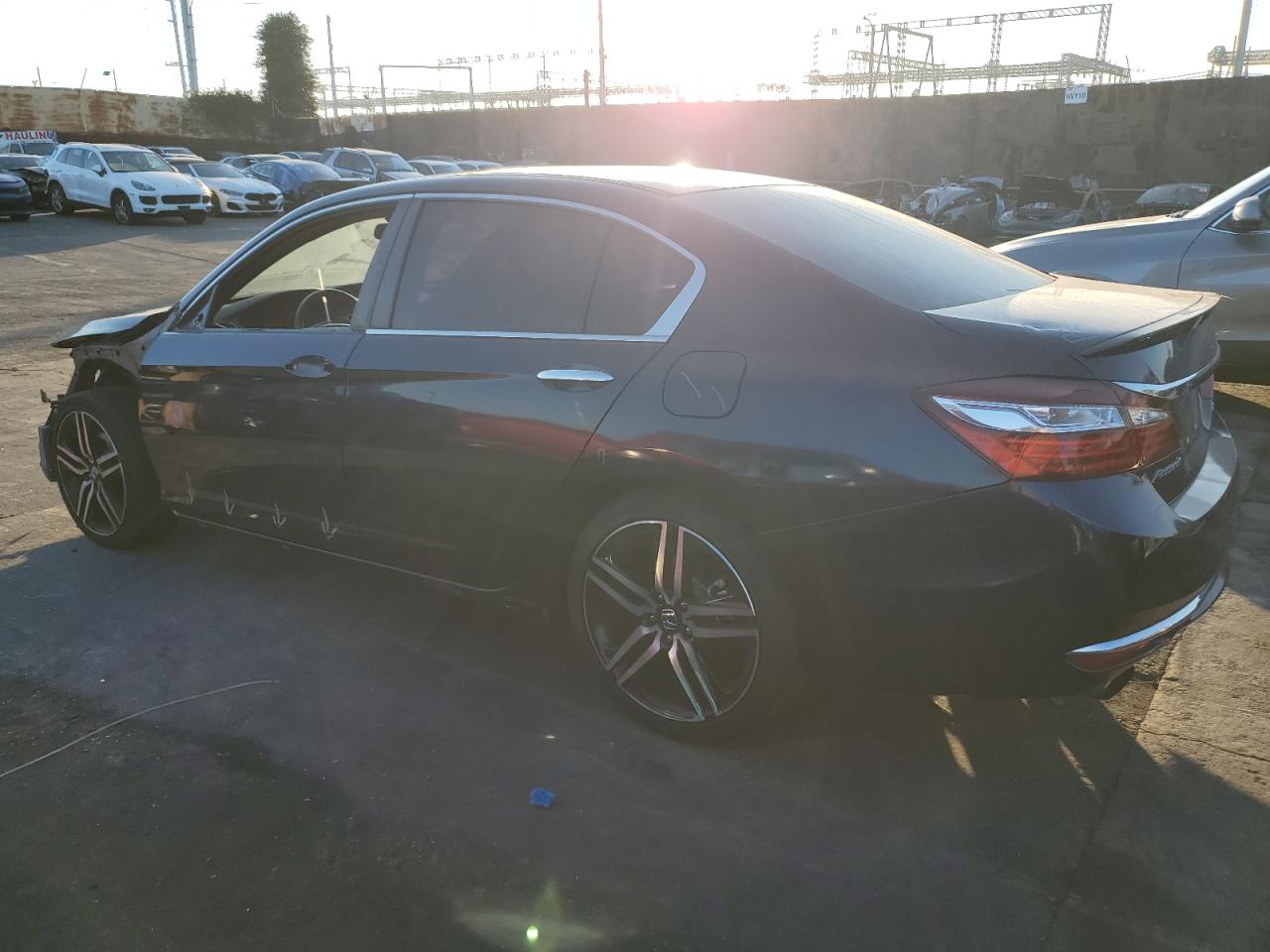 Изображение 2 2017 HONDA ACCORD SPORT 2017 с VIN 1HGCR2F50HA172182