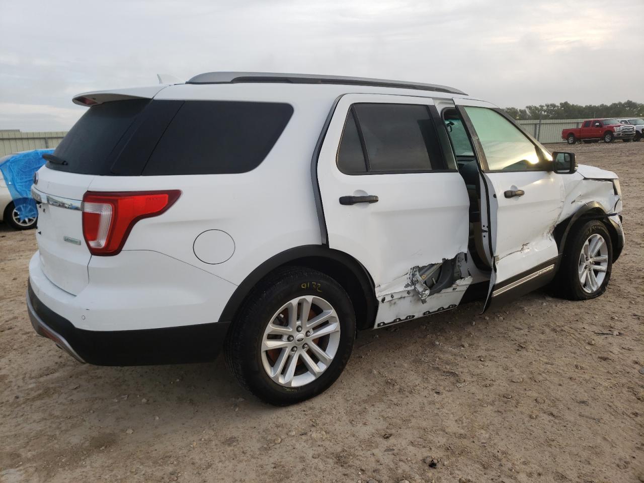 Obraz 3 z 2017 FORD EXPLORER XLT 2017 z VIN 1FM5K7DH4HGA31775