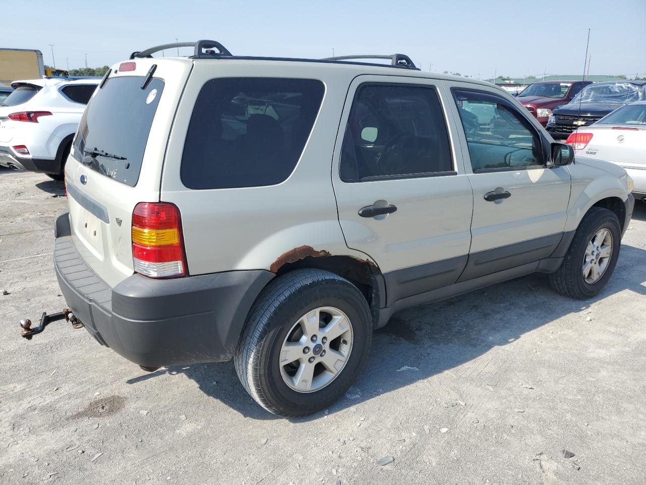 Image 3 of 2006 FORD ESCAPE XLT 2006 with VIN 1FMYU03156KA85910