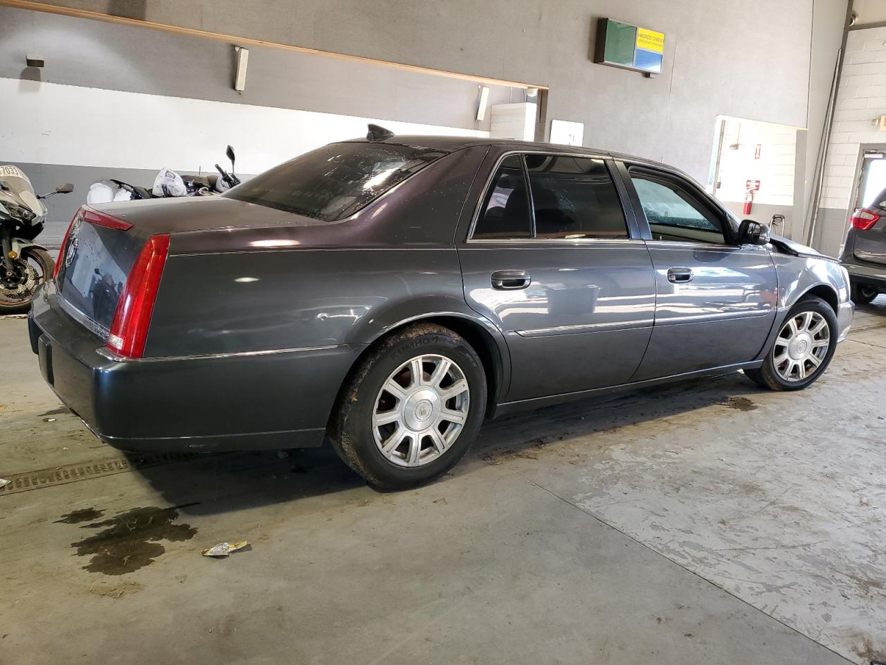 Obraz 3 z 2010 CADILLAC DTS  2010 z VIN 1G6KA5EY1AU125555