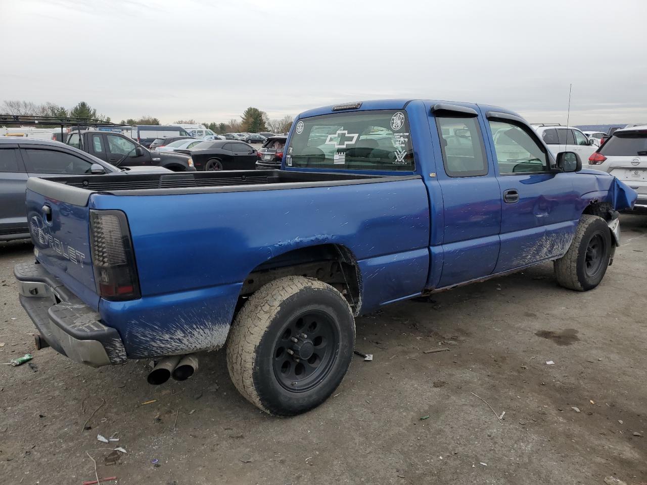 Image 3 of 2003 CHEVROLET SILVERADO K1500 2003 with VIN 2GCEK19V931145812