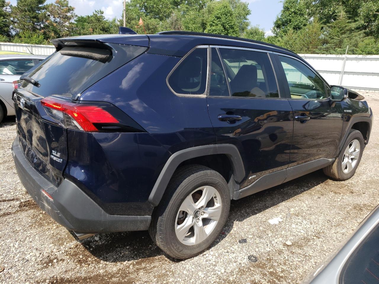 Изображение 3 2021 TOYOTA RAV4 XLE 2021 с VIN 4T3R6RFV8MU024920