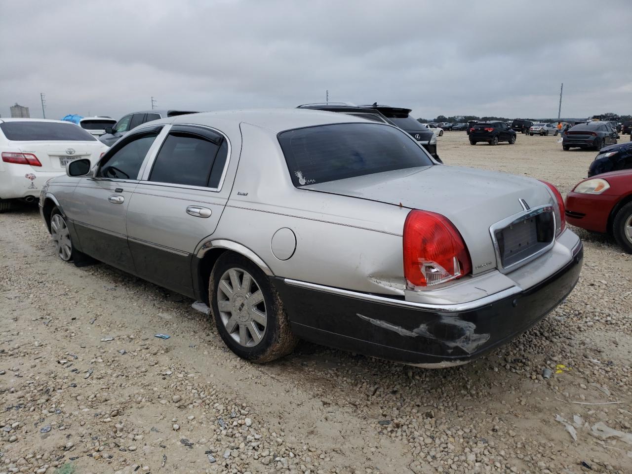 Изображение 2 2005 LINCOLN TOWN CAR SIGNATURE LIMITED 2005 с VIN 1LNHM82W95Y629137